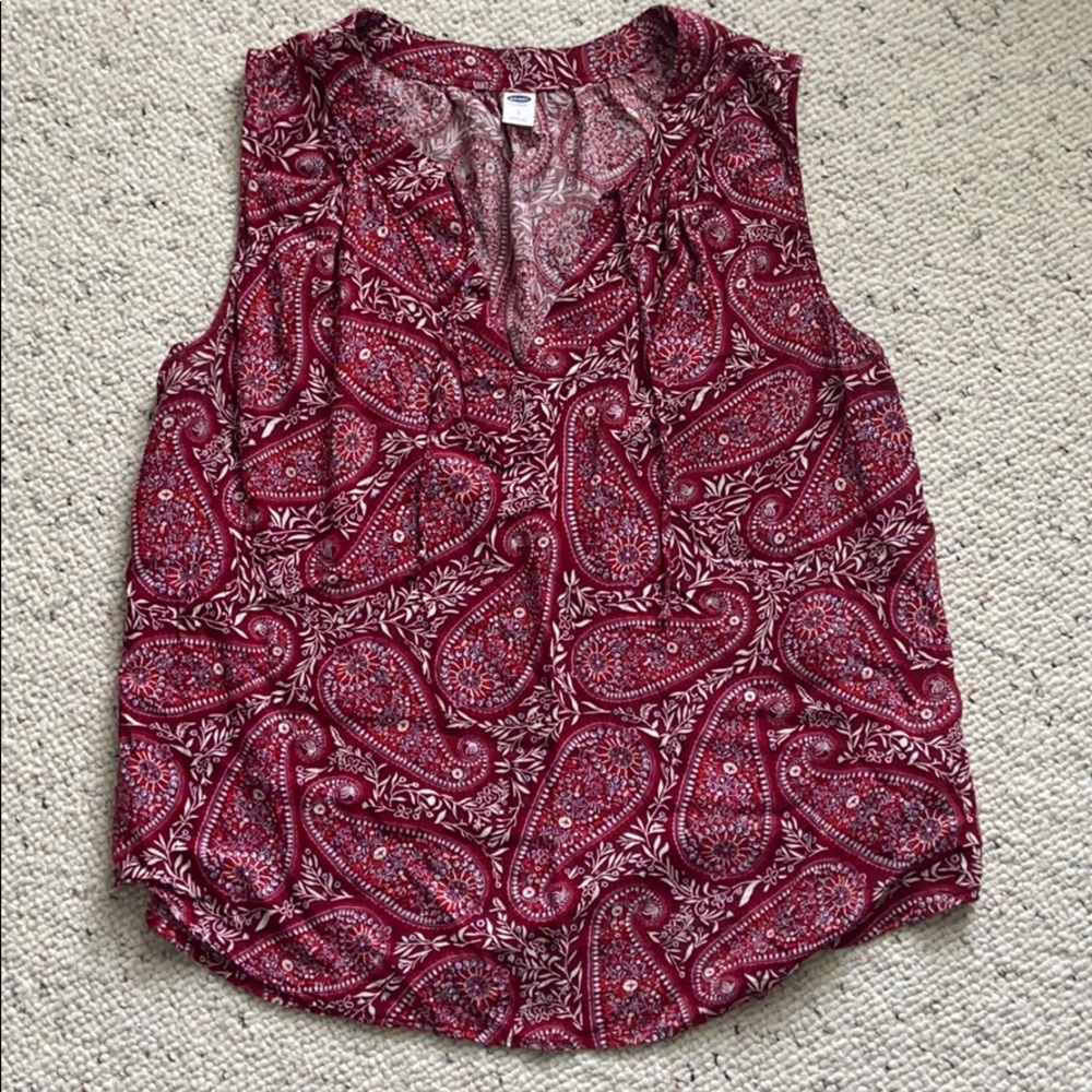 Old Navy red/white paisley sleeveless top